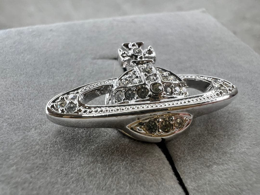 美品　ヴィヴィアンウエストウッド　オーブ　ピンバッチ　ラインストーン