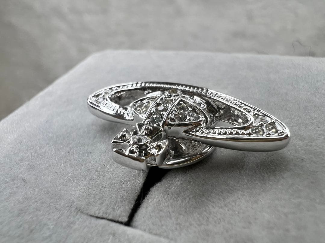 美品　ヴィヴィアンウエストウッド　オーブ　ピンバッチ　ラインストーン