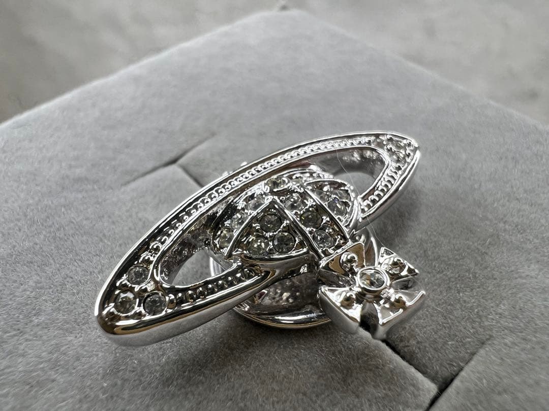 美品　ヴィヴィアンウエストウッド　オーブ　ピンバッチ　ラインストーン