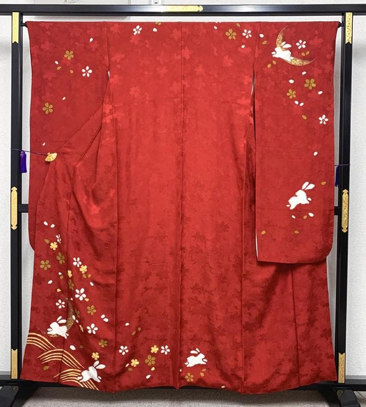 502z23〇小柄な方にも 中振袖 地紋 金彩 金駒刺繍 兎 赤〇成人式 結婚式