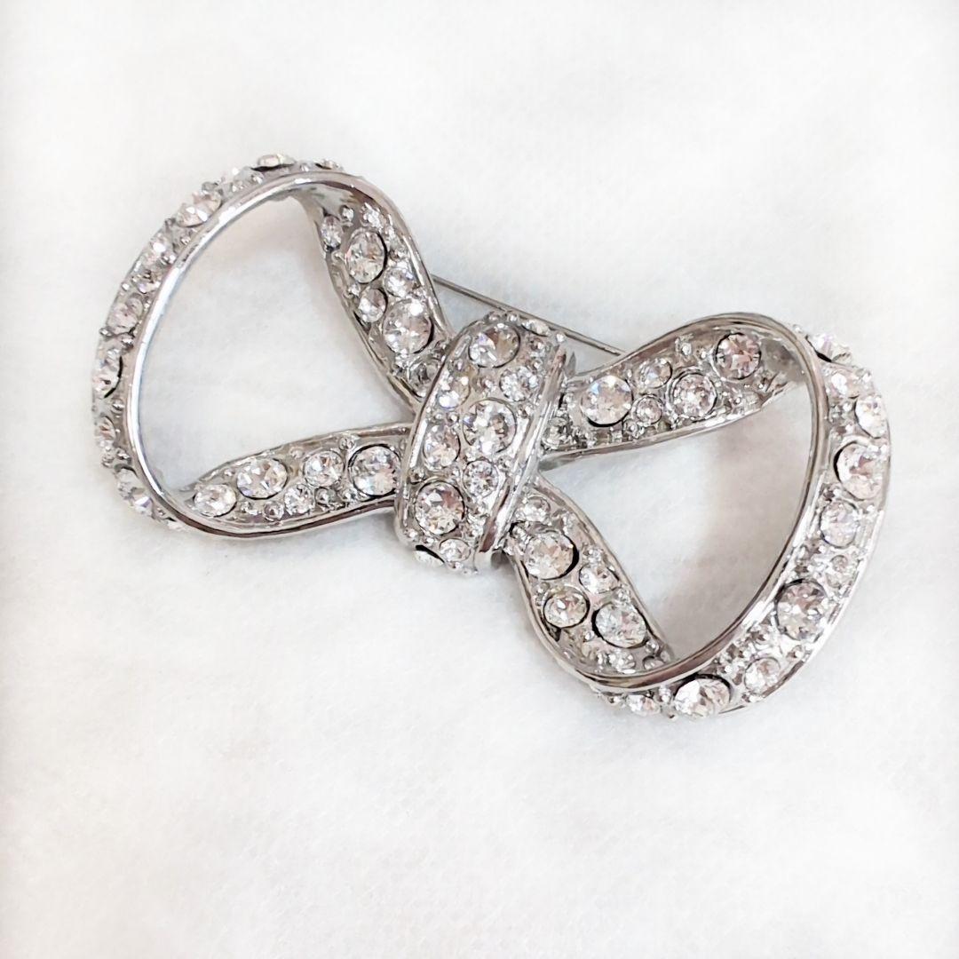 未使用級✨ルネ リボンモチーフブローチ クリスタルビジュー シルバー