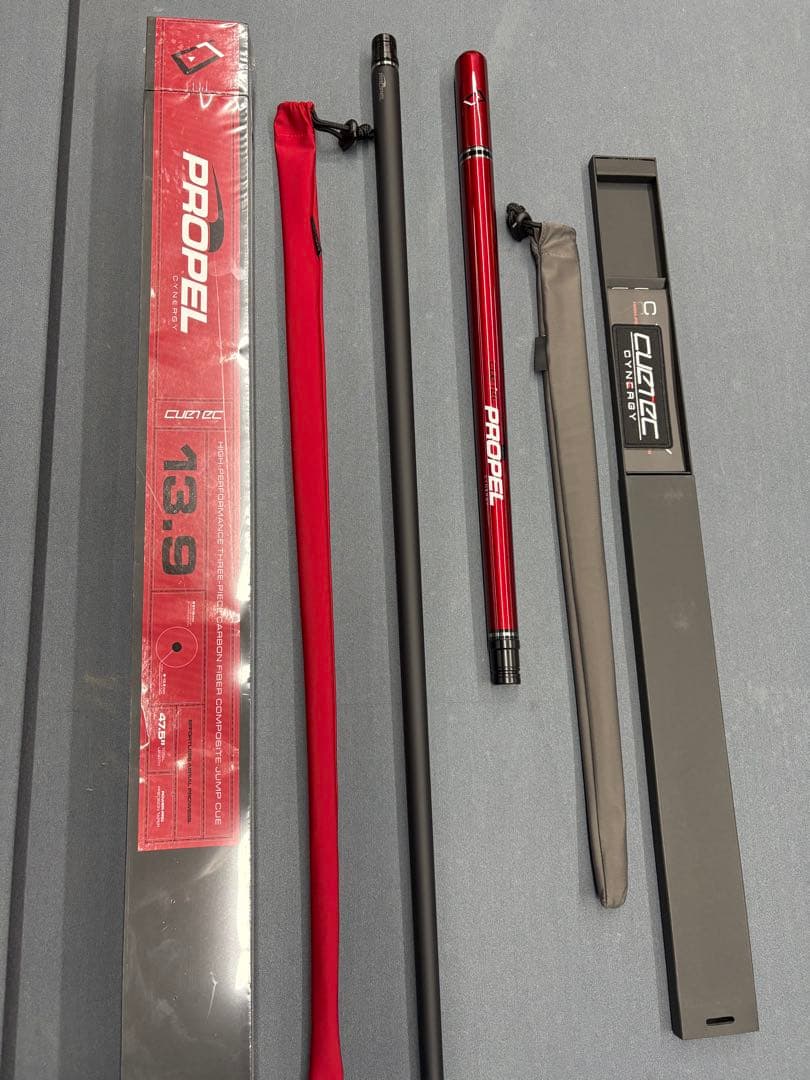 キューテックシナジーPROPEL 13.9 ビリヤードジャンプキュー　レッド新品