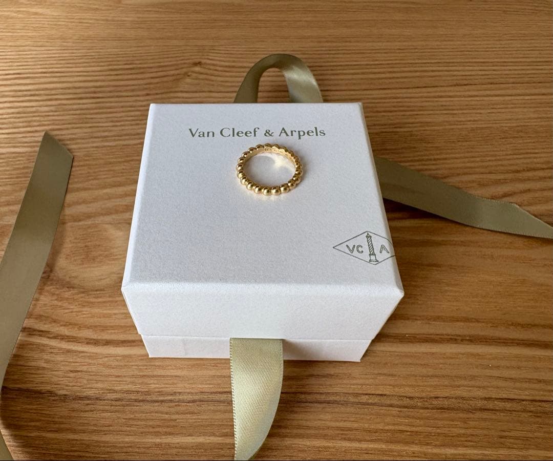 Van Cleef & Arpels ペルレ YGミディアム 46
