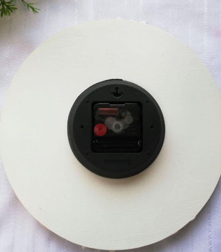 白　新品　壁掛け時計　静音　アンティーク調　掛け時計　ヨーロッパ　シャビー　バラ