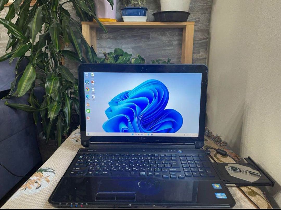 富士通 LIFEBOOK AH77/HNi7&Windows11ノートPC
