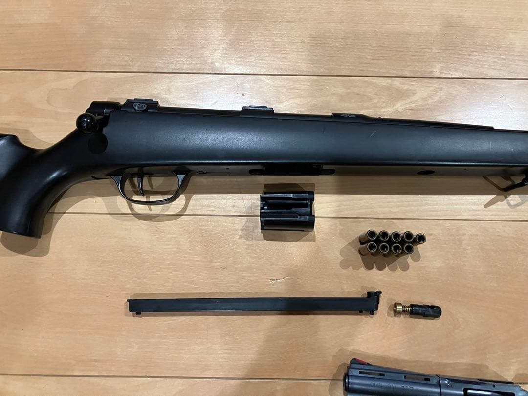 クラウン　スナイパーライフルとリボルバー