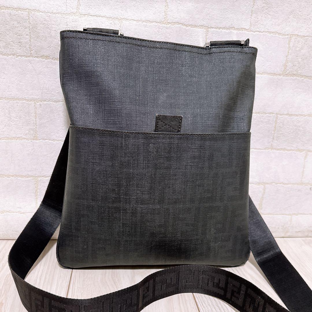 『格安』FENDI(フェンディ)ショルダーバッグ PVC ズッカ柄