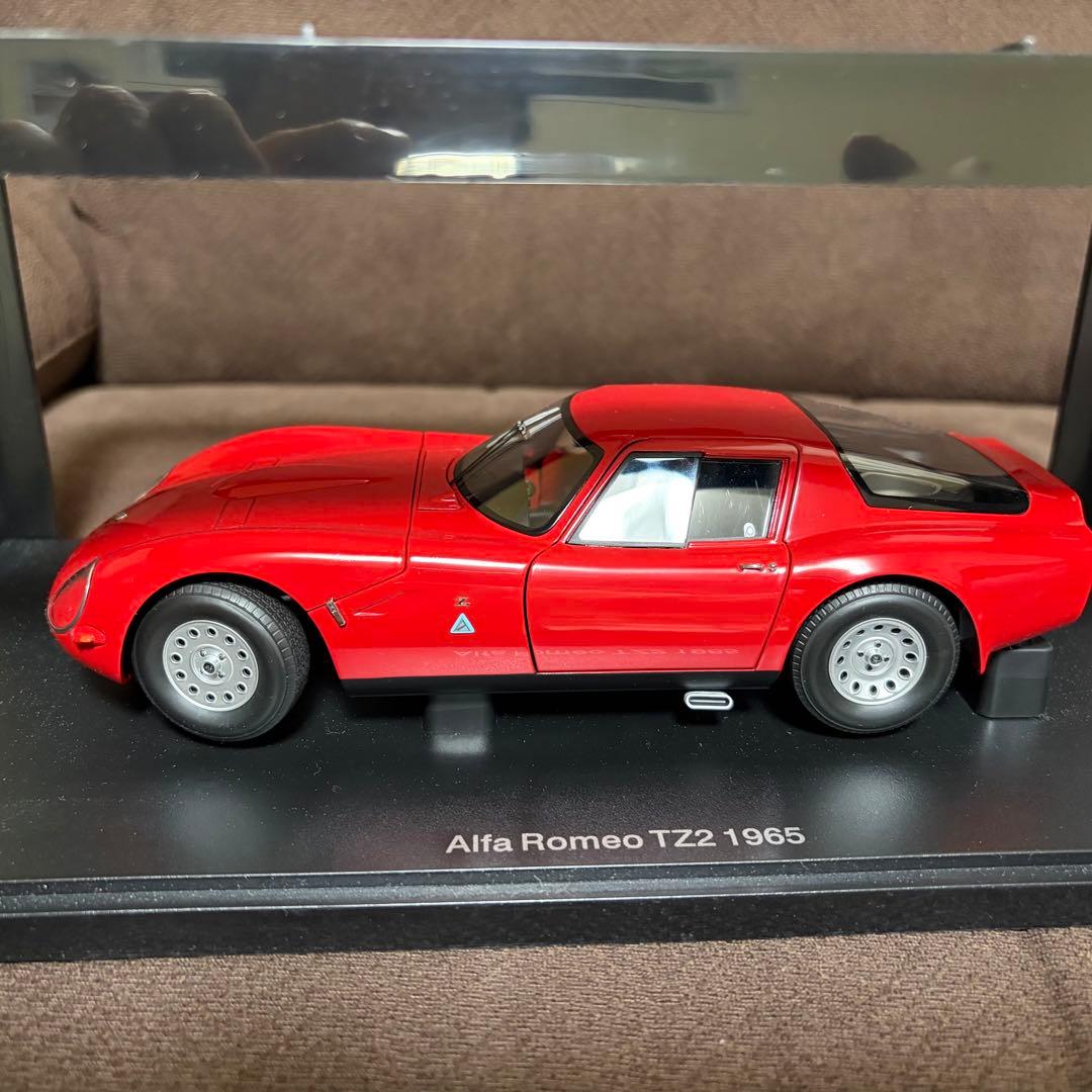 AUTOart Alfa Romeo TZ2 1965 ミニカー1:18