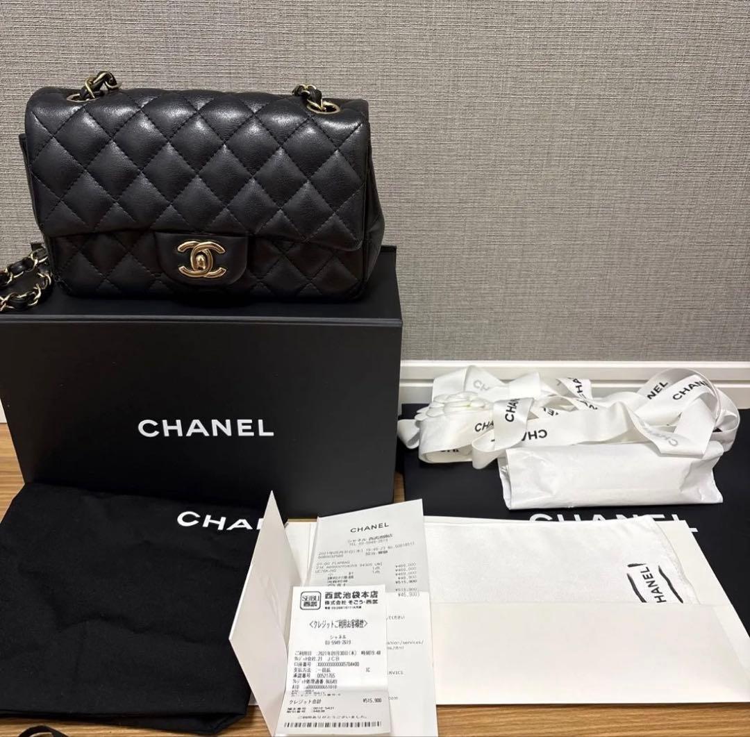 シャネル　ミニ クラシック ハンドバッグ　ラムスキン
