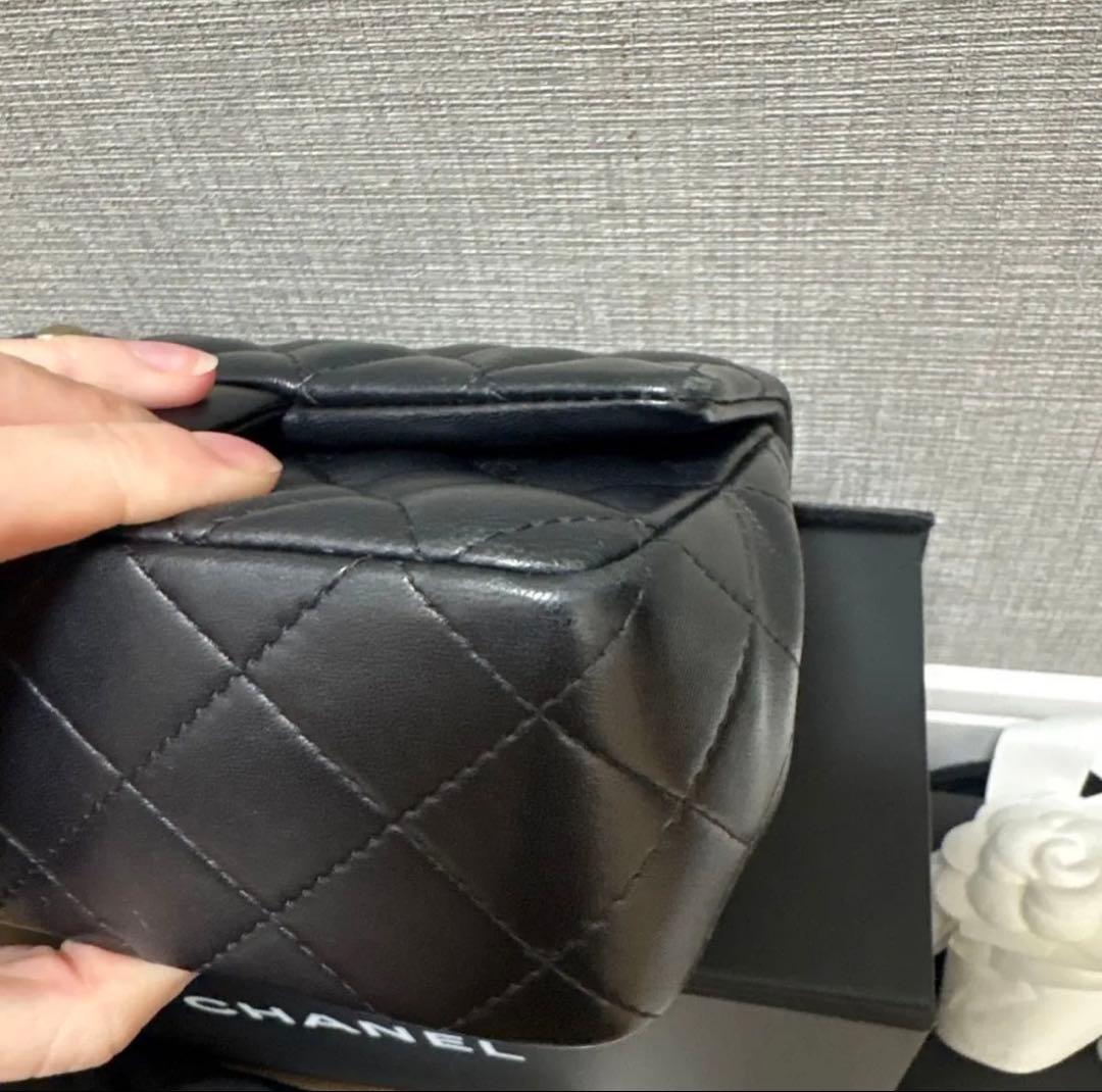 シャネル　ミニ クラシック ハンドバッグ　ラムスキン