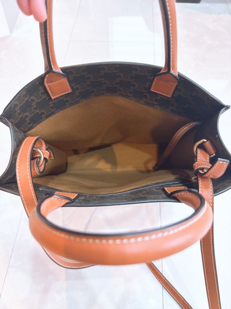 CELINE バーティカルカバ トリオンフ バッグ　ミディアム