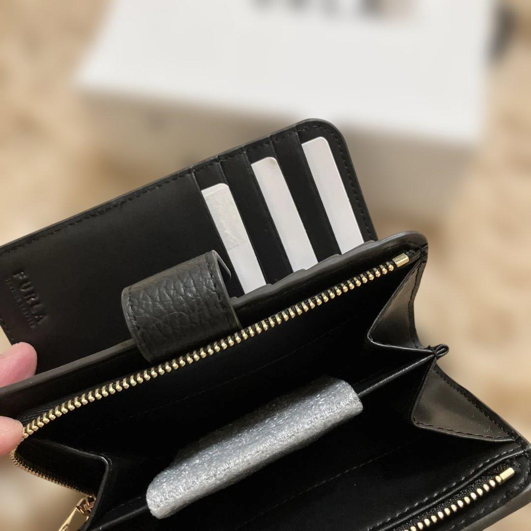 未使用　FURLA ブラック 二つ折り財布