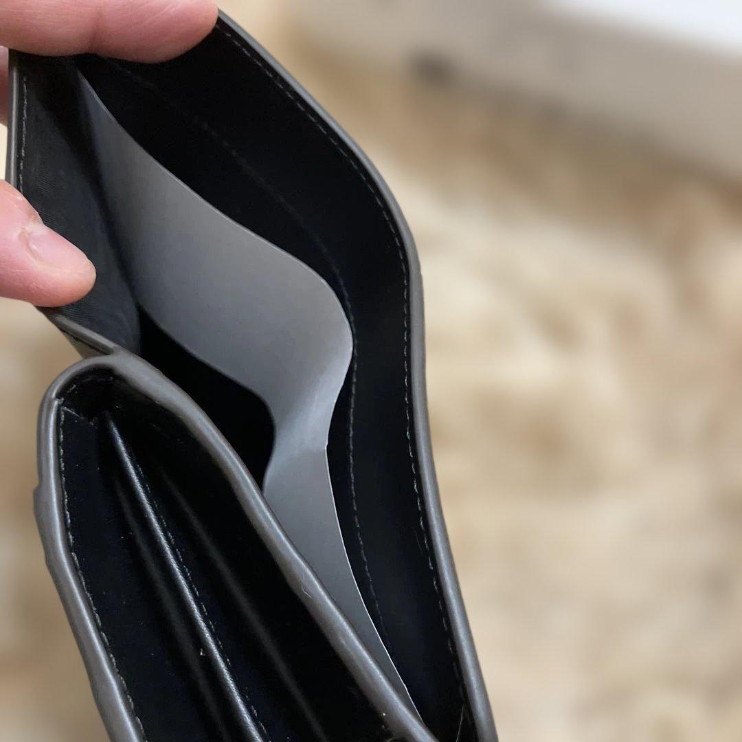 未使用　FURLA ブラック 二つ折り財布