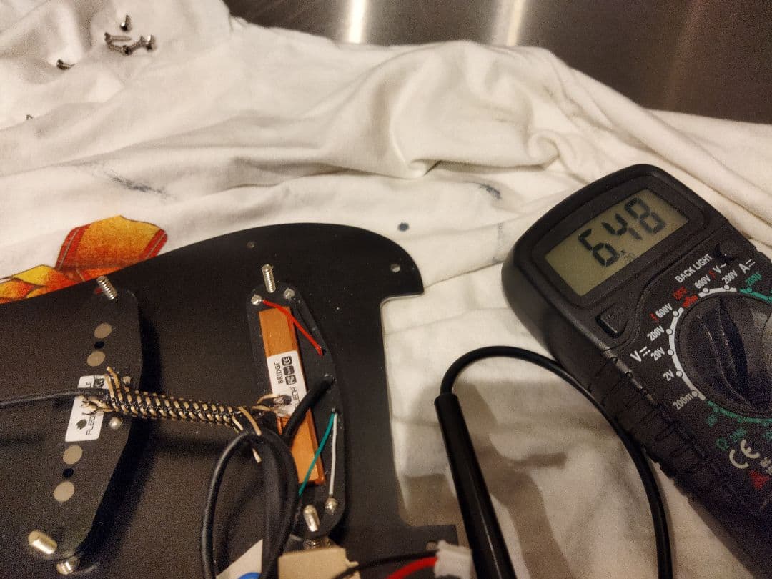 フェンダーネックとGFSボディアッセンブリ