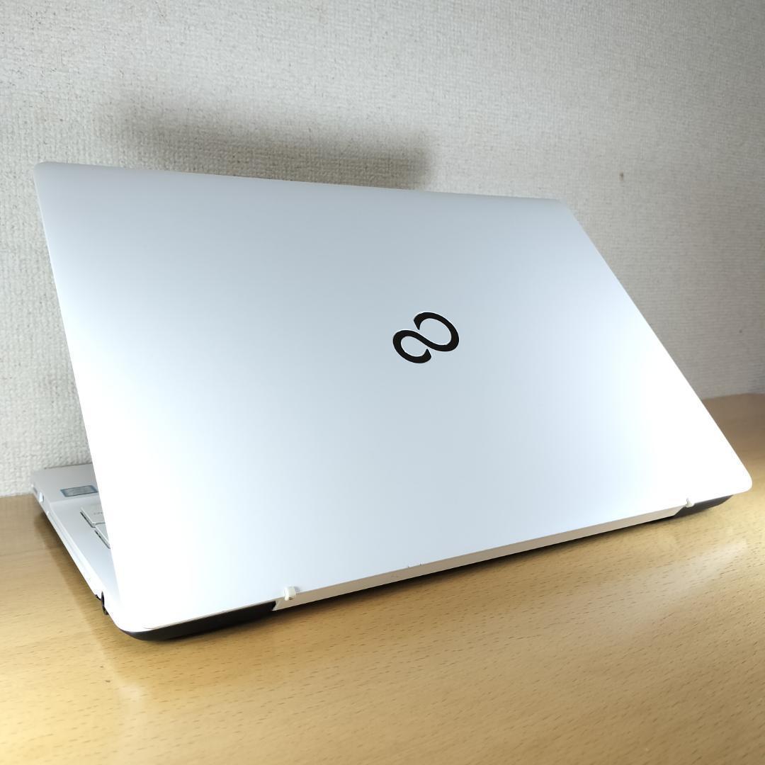 ノートパソコン i7 Windows11 SSD メモリ24GB 富士通 カメラ