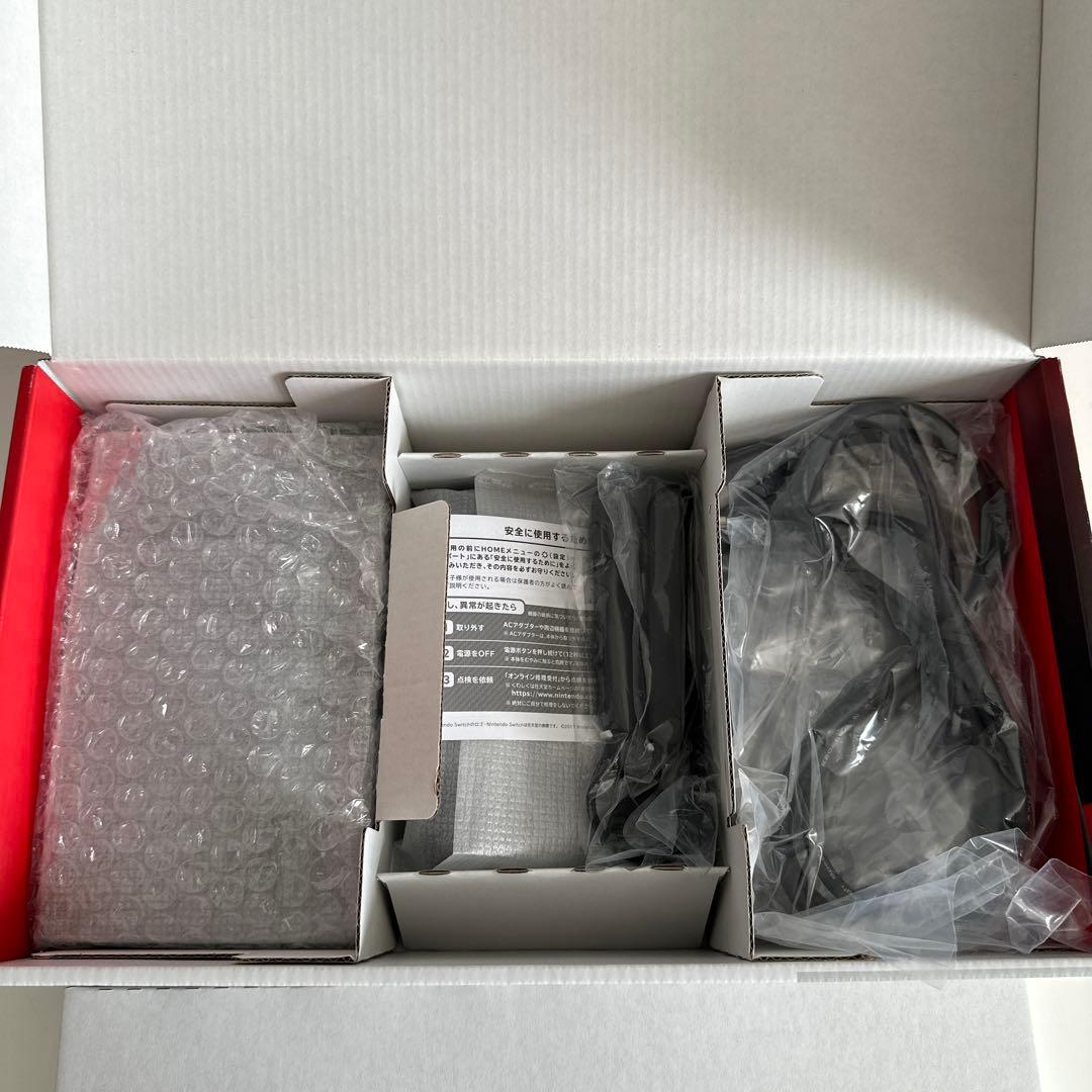 Nintendo Switch Joy-Con (L)/(R)専用ケース付き