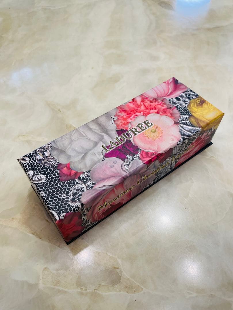 ❣️入手困難ラデュレ ラクロワコラボフェーヴガレットデロワ