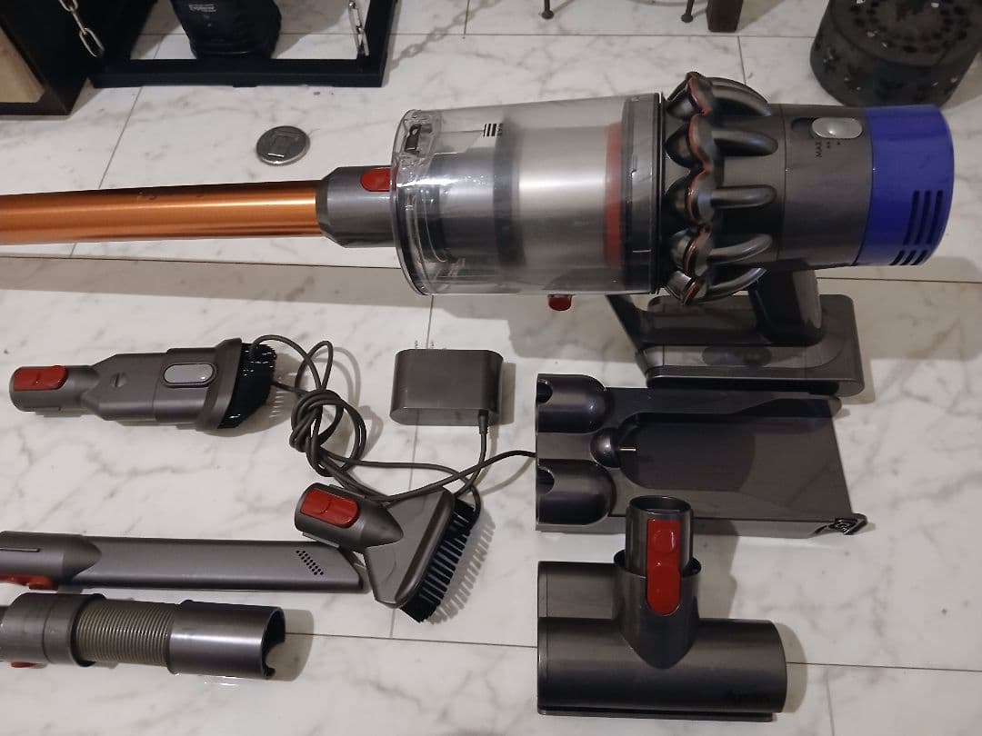 ち*こ様 Dyson V10（SV12）フルセット 壁掛けドック付 動作品