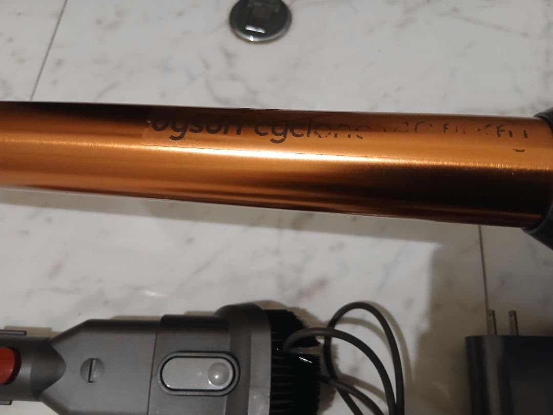 ち*こ様 Dyson V10（SV12）フルセット 壁掛けドック付 動作品