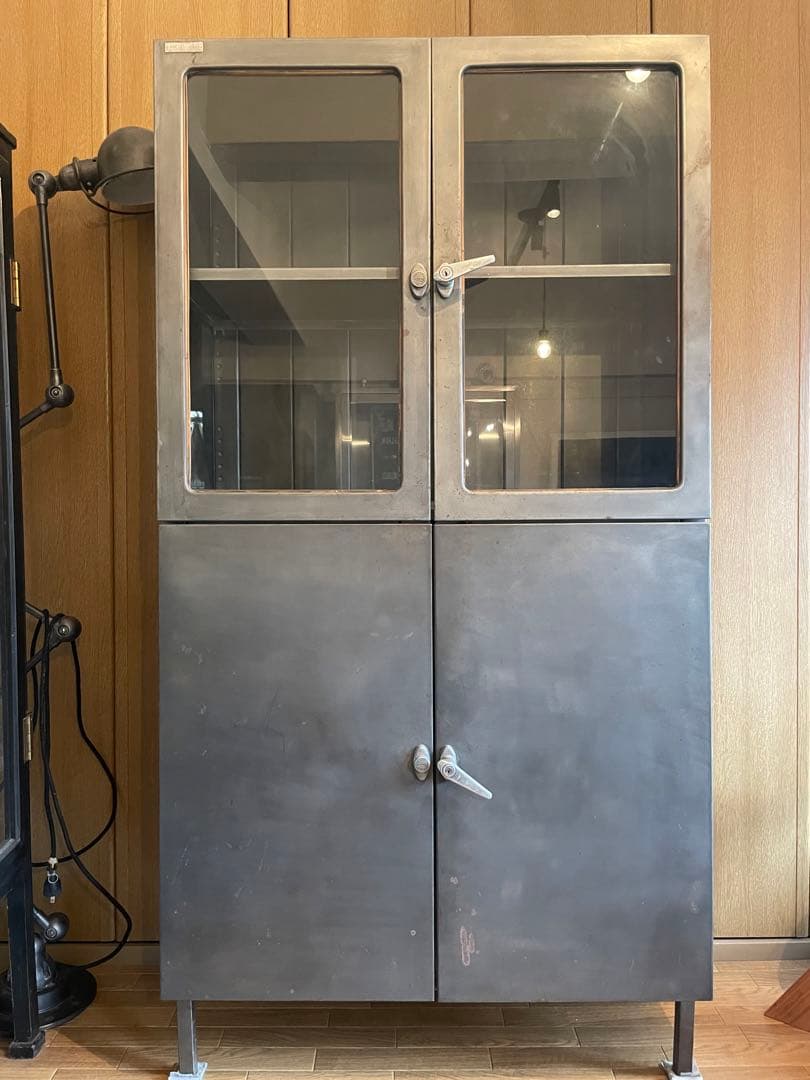 金属製キャビネット　Industrial Doctors Cabinet