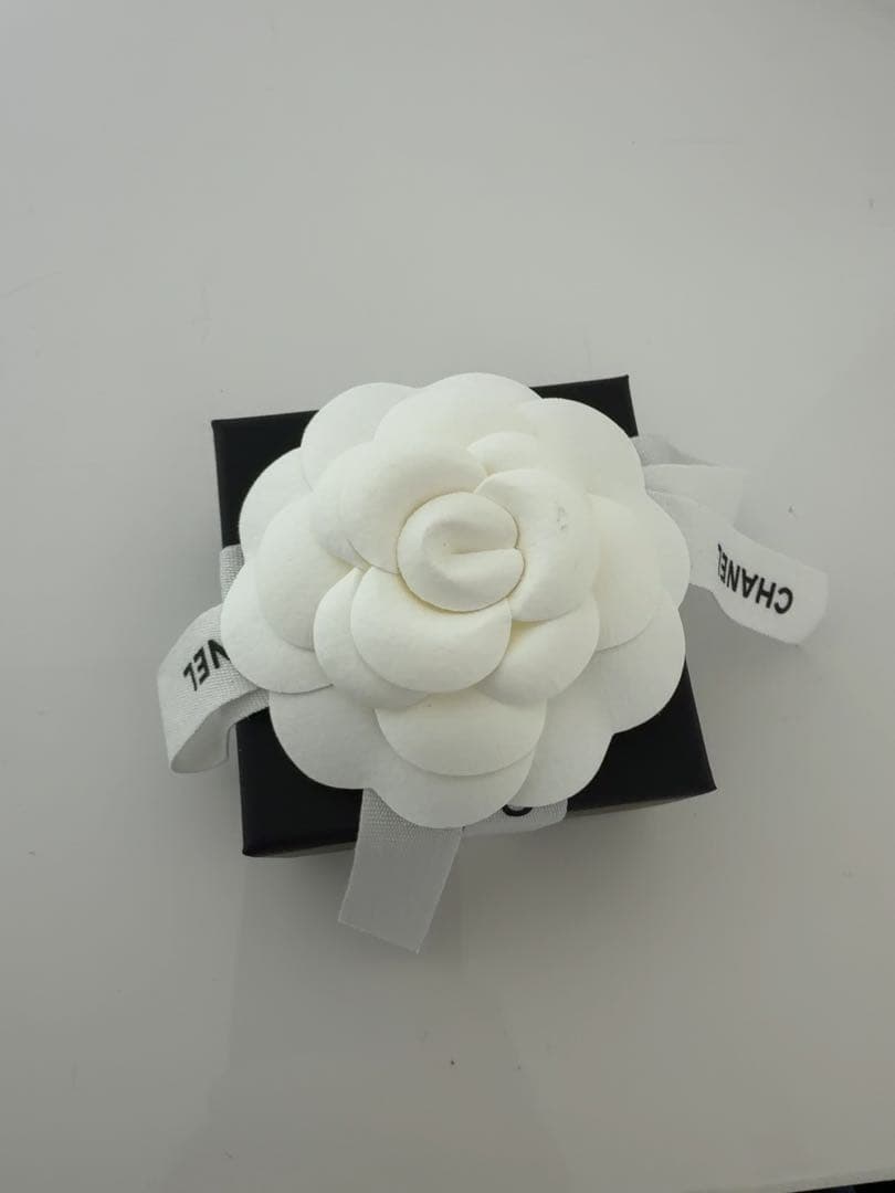 CHANEL ハート型ロゴピアス