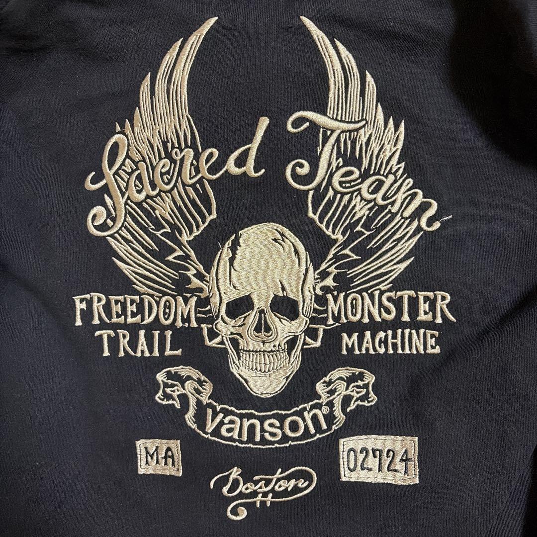 ワンワンワン　VANSON スカル刺繍 襟中フード入 ジップアップ