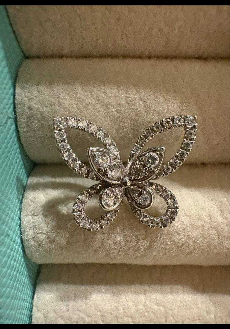 Graff風　WG バタフライシルエットダイヤピアス