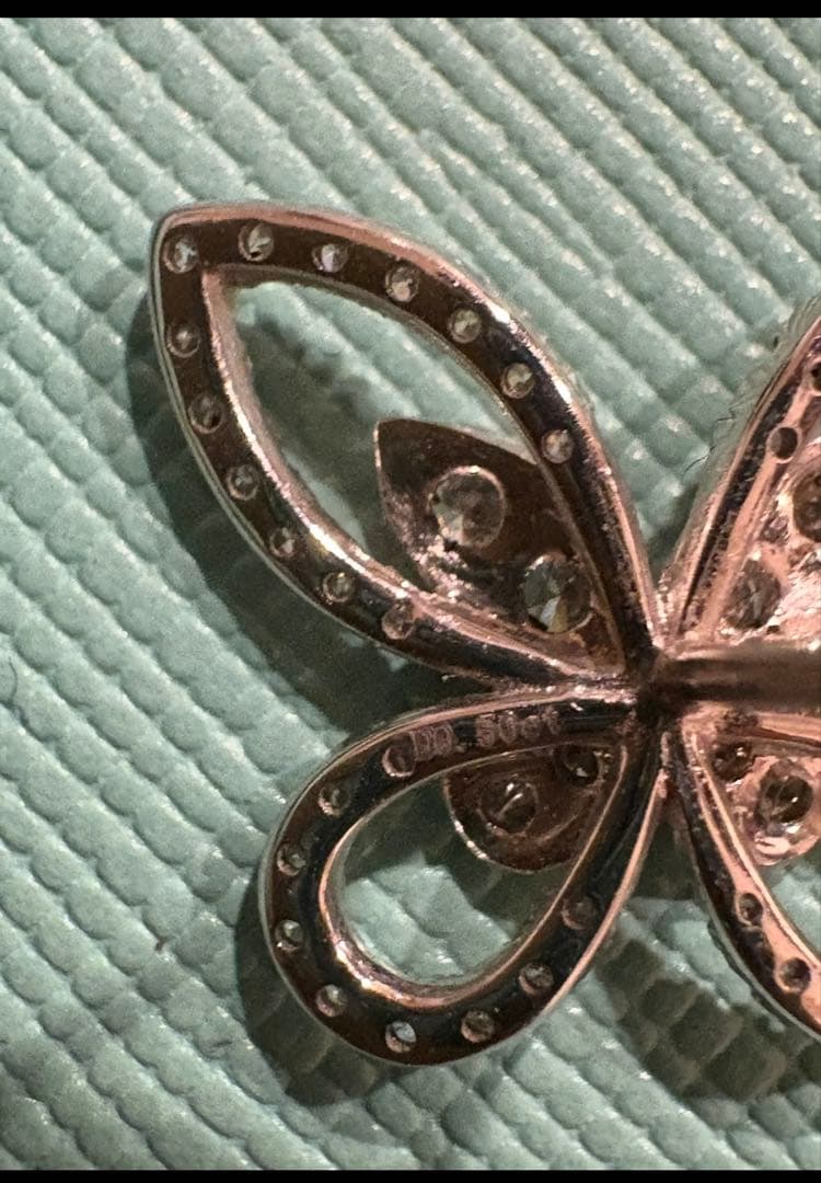 Graff風　WG バタフライシルエットダイヤピアス