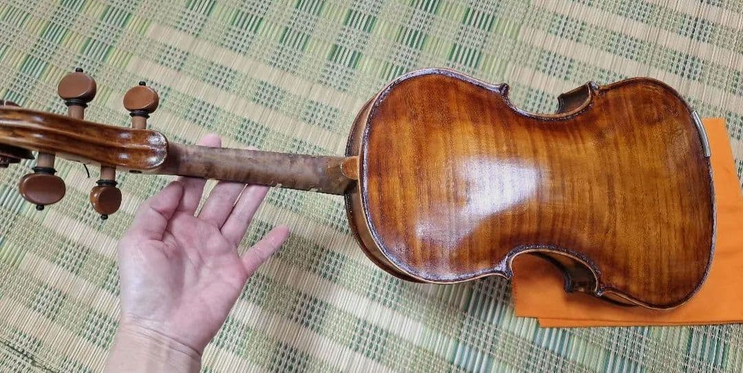 (エンリスク チェルティー 裏板のみ制作)のバイオリン