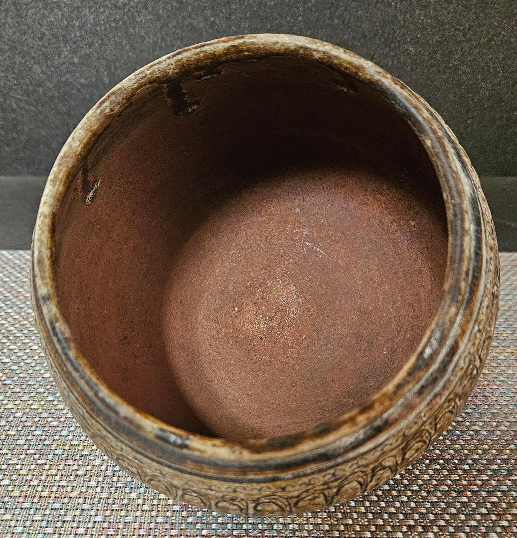17～18世紀　東南アジア古陶磁器　安南　宋胡録　鉄釉　陰刻連弁文　ハート文　壺
