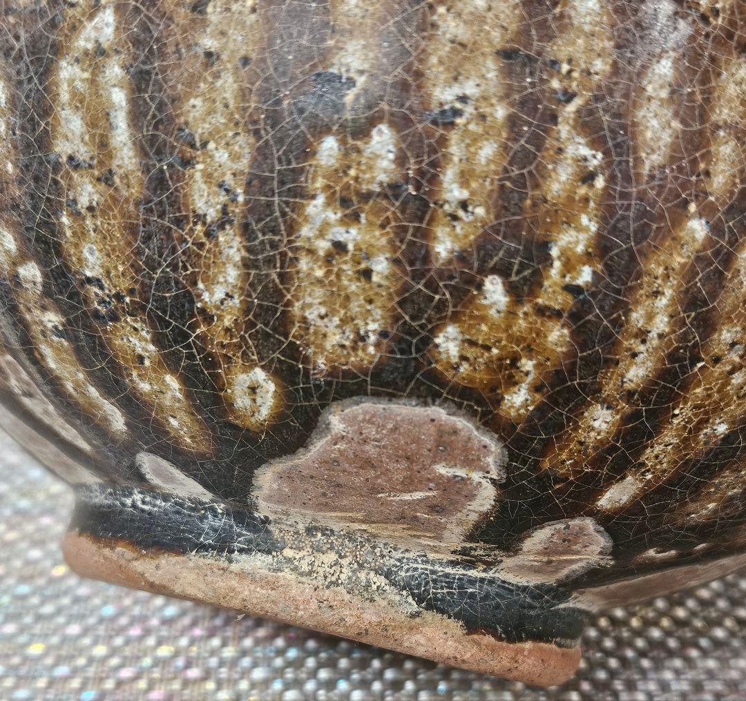 17～18世紀　東南アジア古陶磁器　安南　宋胡録　鉄釉　陰刻連弁文　ハート文　壺