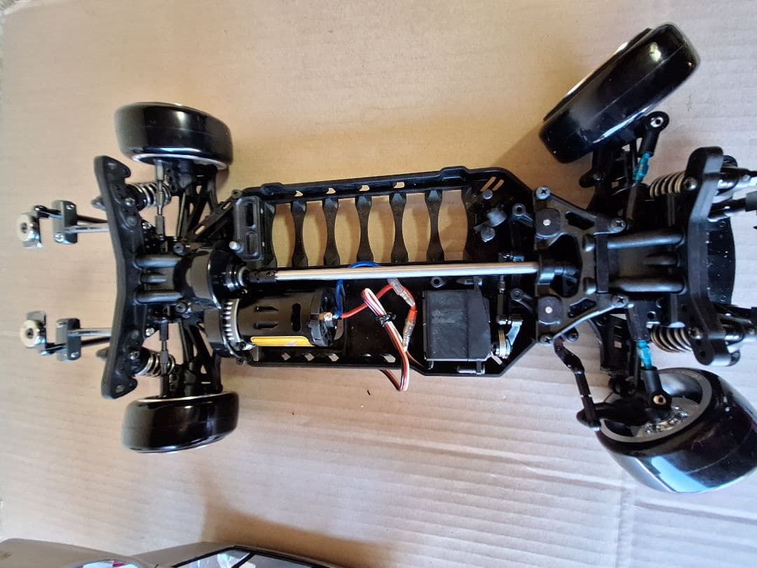 ハコスカ　4dr シャーシ付き