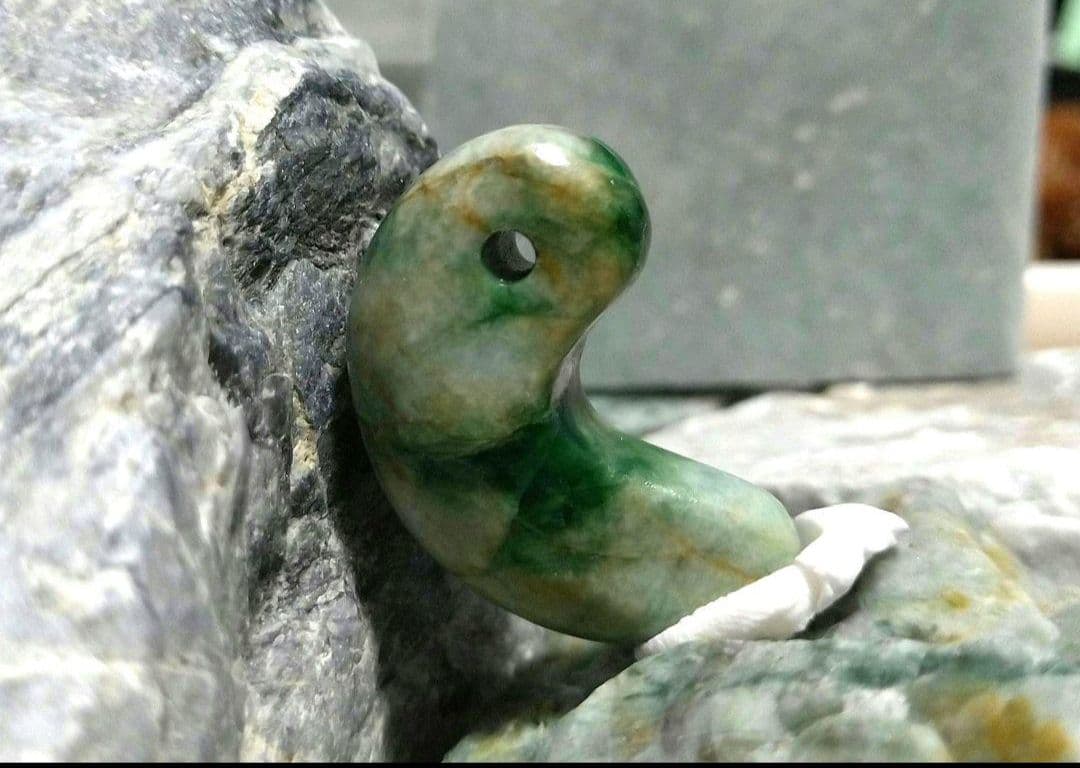 1*0様 糸魚川翡翠　土倉沢の翡翠