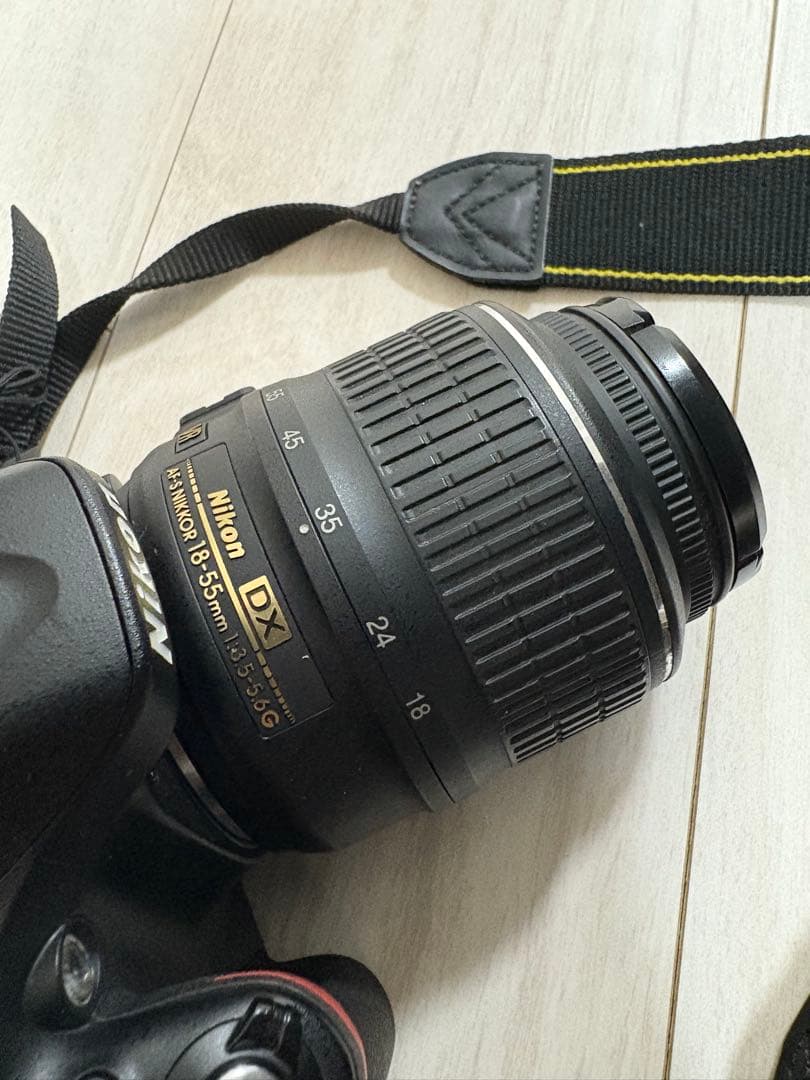 NikonのD5200 デジタル一眼レフカメラ、2レンズ18-55と55-300
