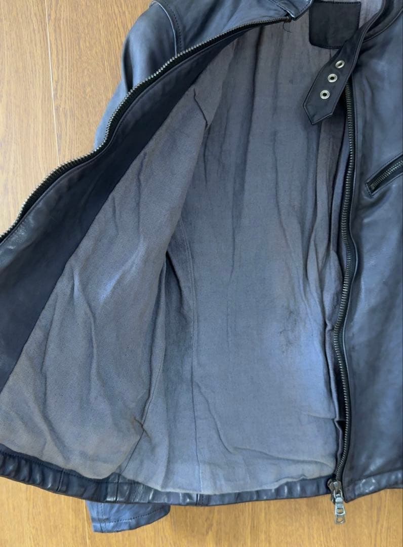 イサムカタヤマ バックラッシュ シングルレザーライダース ドイツカーフ ネイビー