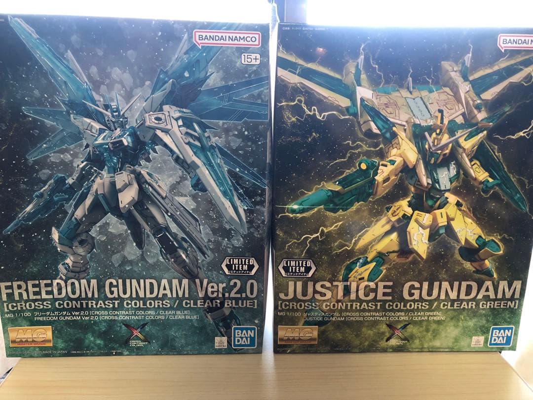 ＭＧ フリーダムガンダム&ジャスティスガンダム　cross contrast