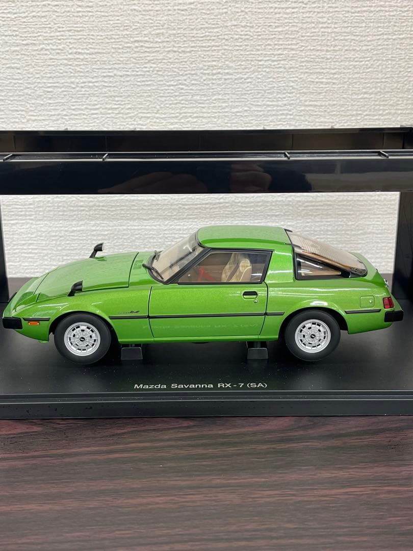 オートアート1/18マツダ サバンナRX-7 (SA) グリーン