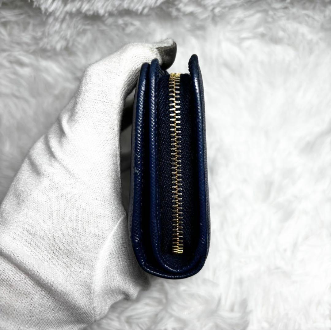 ✨美品✨ プラダ 二つ折り 財布 ゴールドロゴ サフィアーノ レザー ブルー 青