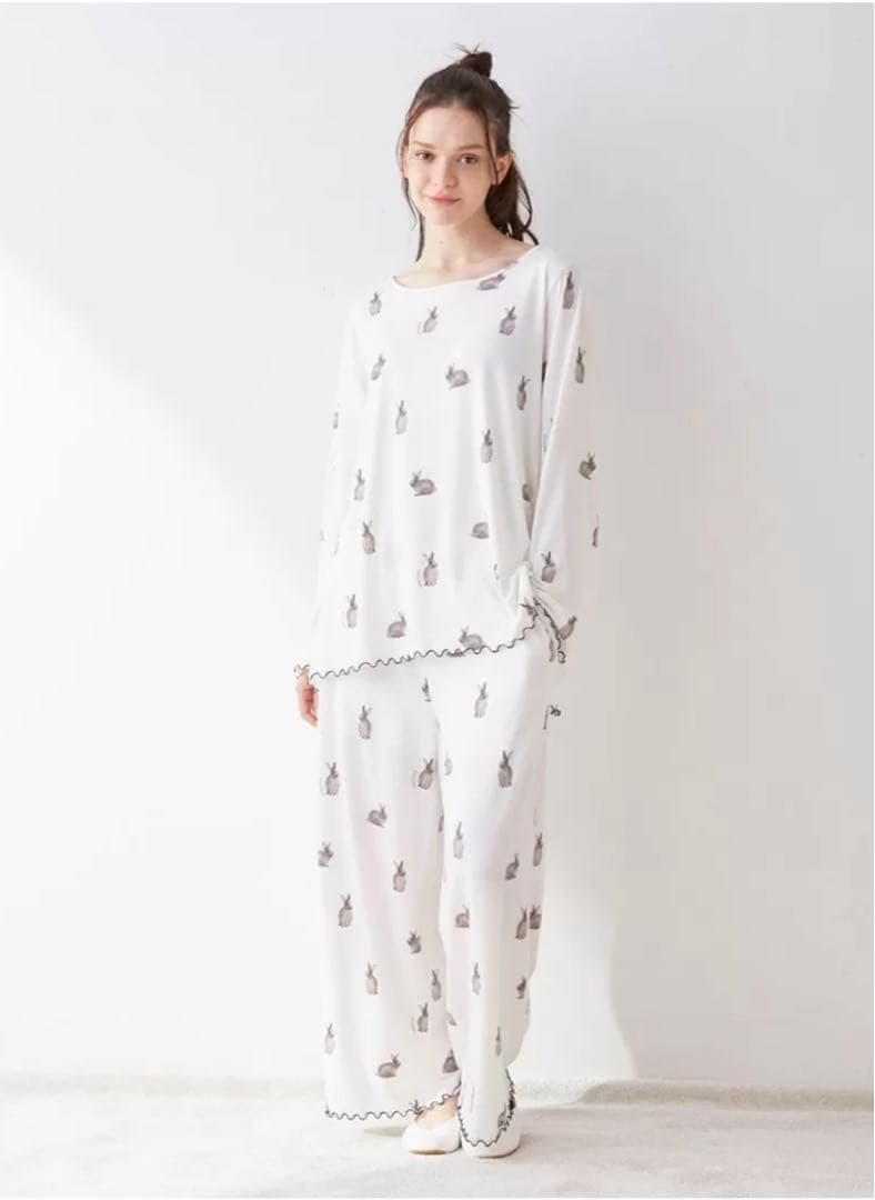 ジェラートピケ　うさぎ　バニー柄プルオーバー　バニー柄ロングパンツ　新品　値下げ