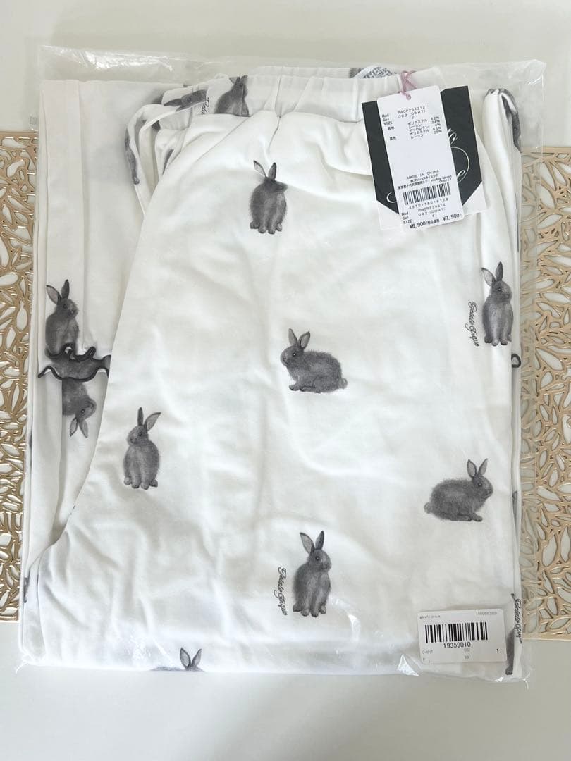 ジェラートピケ　うさぎ　バニー柄プルオーバー　バニー柄ロングパンツ　新品　値下げ