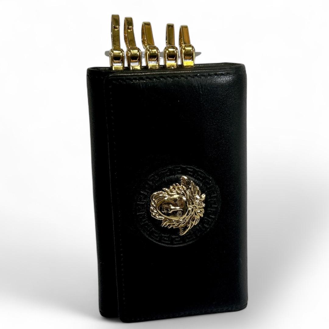 美品 ヴェルサーチ メデューサ 金具 ブラック キーケース　黒　鍵ケース