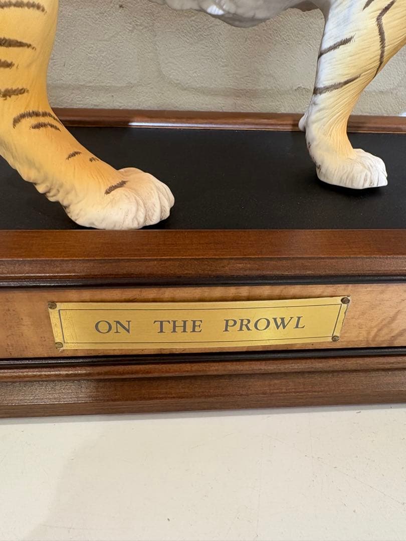 ベンガルトラ　トラの彫刻 フランクリン　ミント　台付