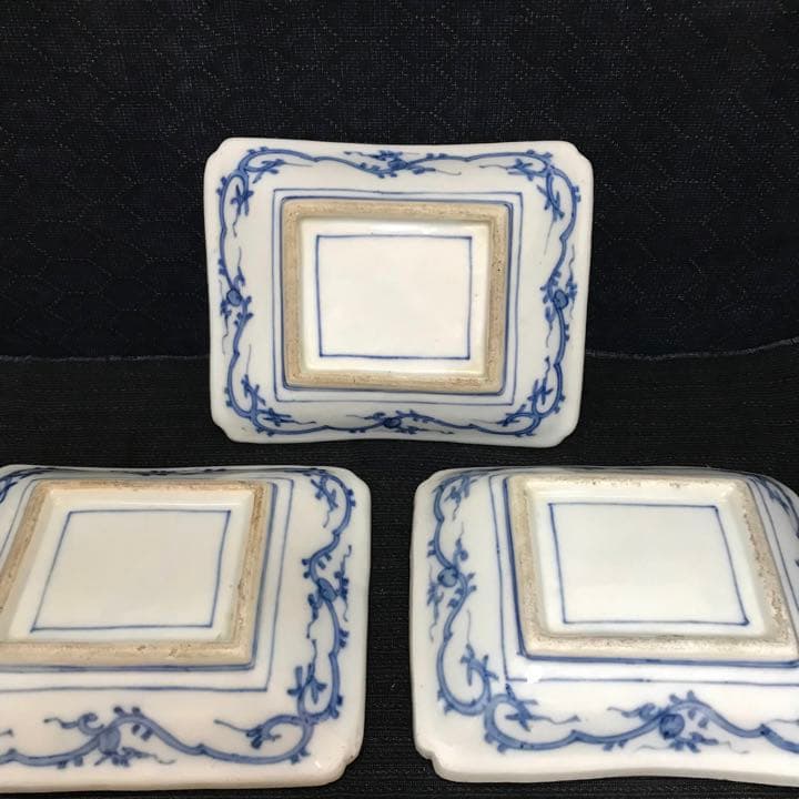 柿右衛門様式「色絵花鳥人物図角皿」三枚揃　本物保証