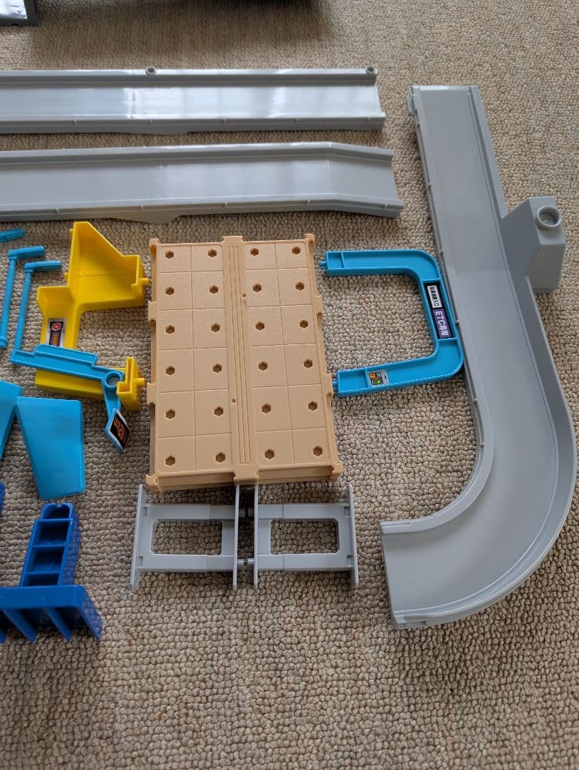 トミカ　アクション高速どうろ　タウンどうろセット　くるくる峠どうろセット