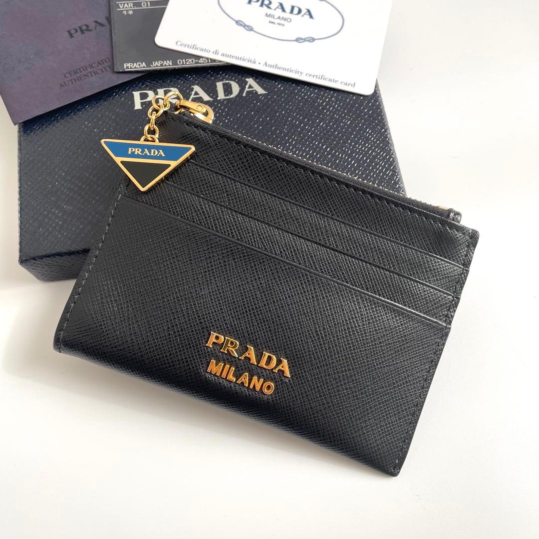 【極美品】プラダ 小銭入れ トライアングル ロゴチャーム サフィアーノレザー