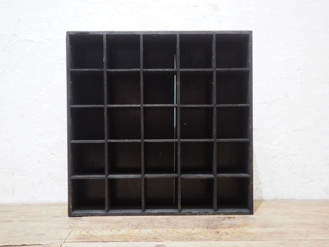 1145 薄型　升目のオープンラック　飾り棚　陳列棚　小物入れ　ケース　レトロ