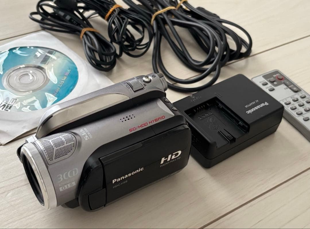 美品　Panasonic デジタルフルハイビジョンビデオカメラ HDC-HS9