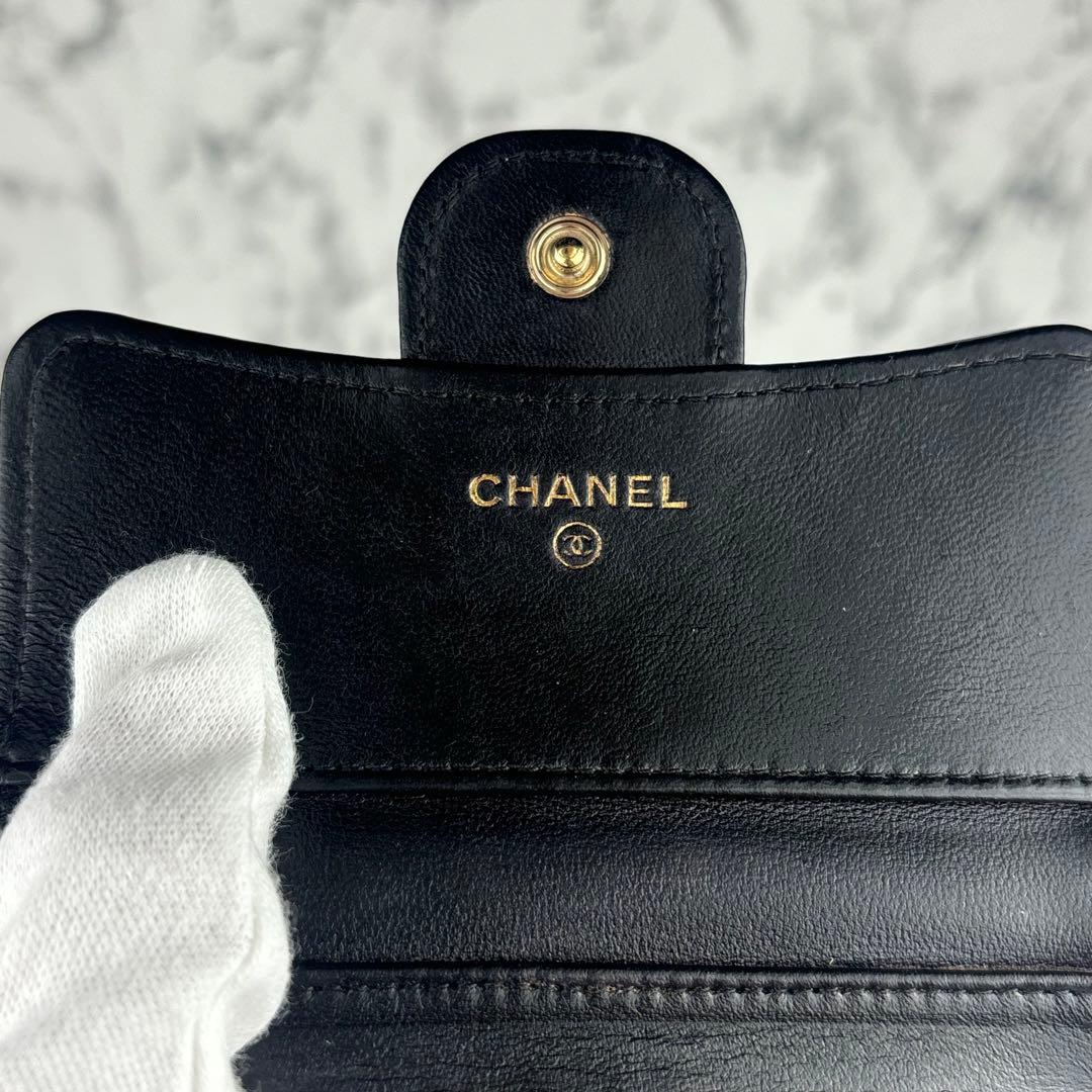 96 CHANEL マトラッセ　ラムスキン　三つ折り財布