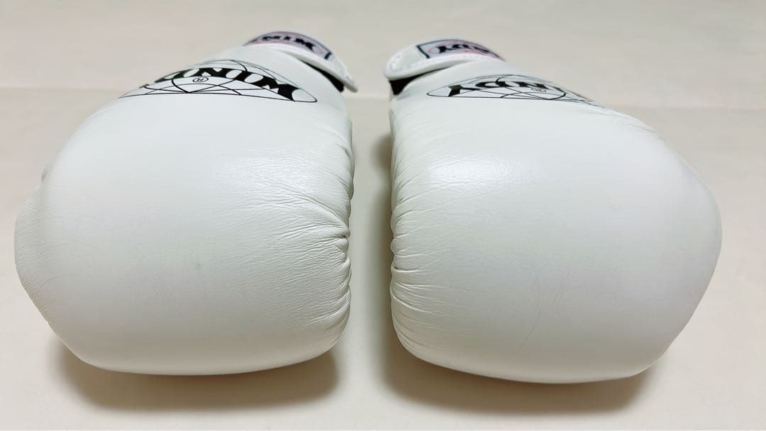 【美品】WINDY（ウィンディ）ボクシンググローブ 8oz／本革・ホワイト