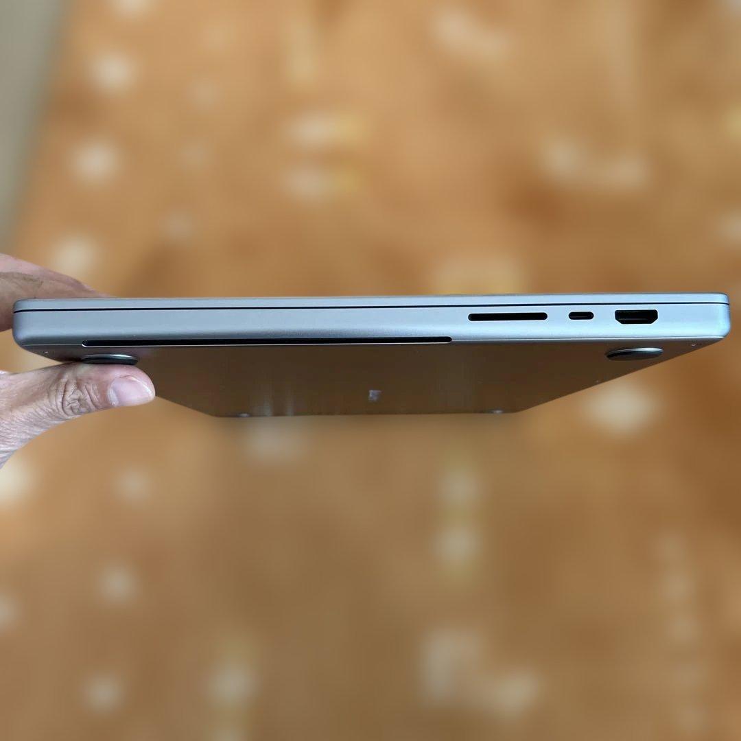 極美MacBookPro 16インチ M1 32/500GB 16コア充放電3回